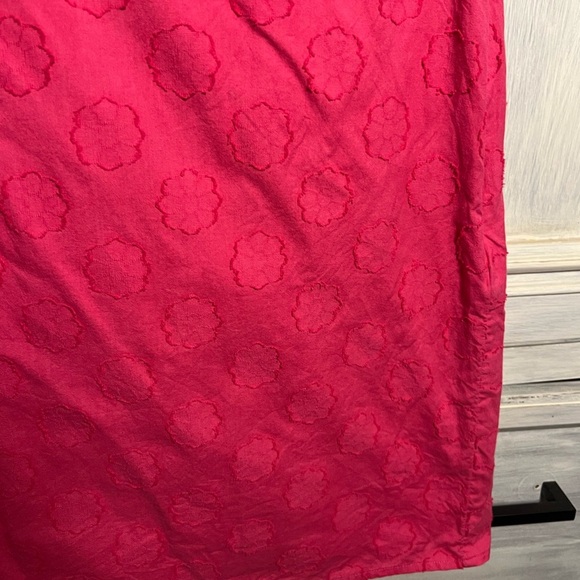 Vineyard Vines Hot Pink Daisy Embroidered Cotton Split Neck Shift Sundress - Picture 2 of 6